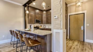 Suite - flere senge - handicapvenligt - ikke-ryger (Efficiency) | Individuelt design, individuel indretning, mørklægningsgardiner