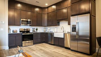 Suite, 2 Bedrooms | Private kitchen