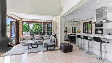 Villa | 4 bedrooms, iron/ironing board, cots/infant beds, free WiFi
