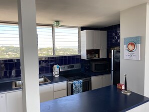 Fridge, microwave, oven, stovetop - Penthouse in Paradise! Modern 2-Bedroom Penthouse in Guaynabo (San Juan)