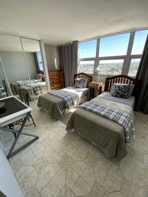 2 bedrooms, desk, iron/ironing board, WiFi