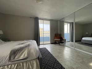2 habitaciones, escritorio, tabla de planchar con plancha y wifi