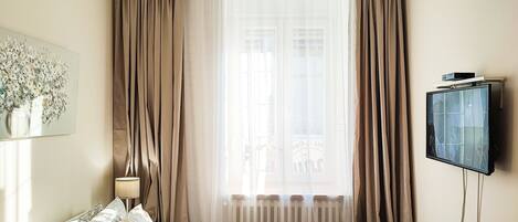 1 sovrum, skrivbord, strykjärn/strykbräda och gratis wi-fi