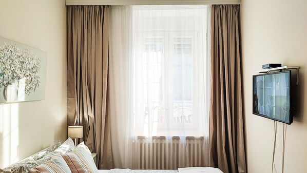 1 habitación, escritorio, tabla de planchar con plancha y wifi gratis 