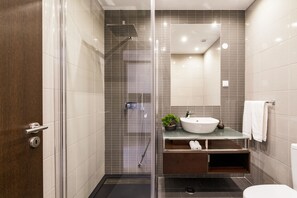 Combined shower/tub, hair dryer, bidet, towels - Albufeira (Old Town) Verasol AA - The Luxury Stay (Albufeira)