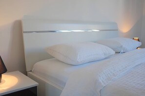 2 Schlafzimmer, Schreibtisch, Bügeleisen/Bügelbrett, kostenloses WLAN