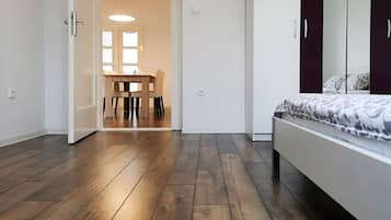 2 bedrooms, desk, iron/ironing board, free WiFi
