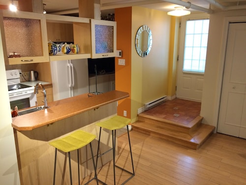 Montcalm apartment near the Plains of Abraham