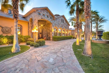 Image of Luxury Villa With Resort-Style Amenities - Tennis, Volleyball, Theater & More!