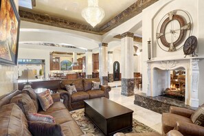 Smart TV, chimenea, tenis de mesa y juguetes 