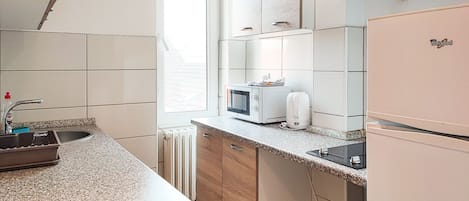 Fridge, microwave, stovetop, electric kettle