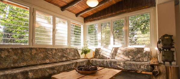 32-inch LED TV with satellite channels, TV - Posada Los Cipreses (San Rafael)