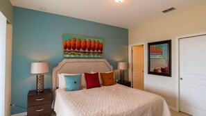 4 bedrooms, desk, travel cot, free WiFi