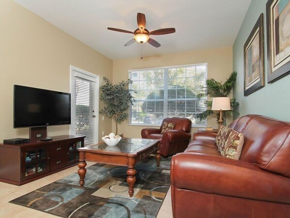 Flat-screen TV, video-game console, DVD player - Upgraded 3 Bedroom 2 Bath Condo In Resort Near Disney (Kissimmee)
