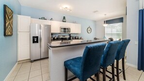 Fridge, microwave, oven, stovetop - Beautiful 5 Bedroom 5 Bath Pool Home In Windsor Hills Resort (Kissimmee)