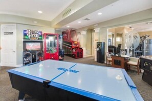 Game room - Beautiful Windsor Hills 4 Bedroom Pool Home (Kissimmee)