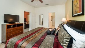 5 bedrooms, desk, travel cot, free WiFi