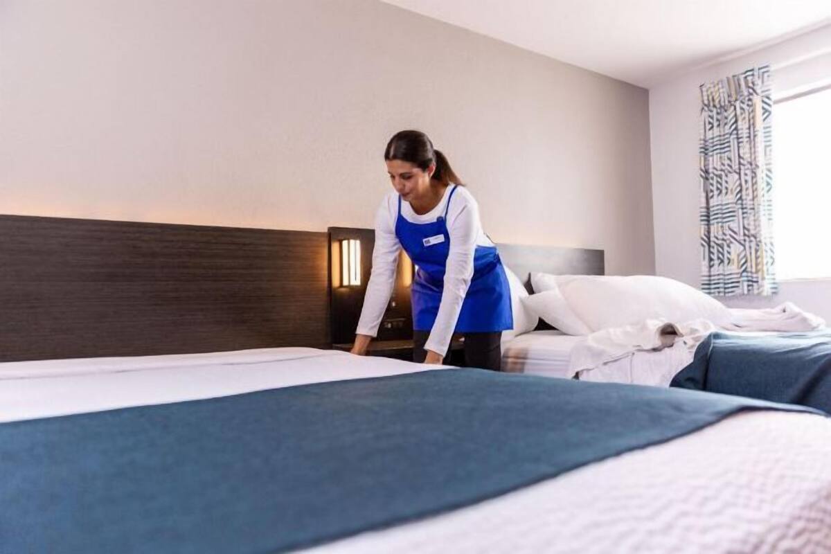 Free WiFi, bed sheets