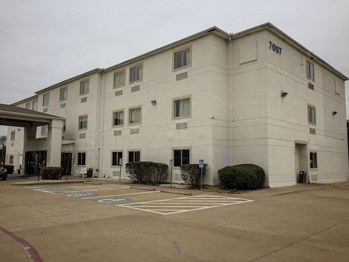 Motel 6 Woodway, TX