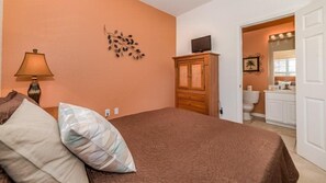 3 bedrooms, desk, travel cot, free WiFi