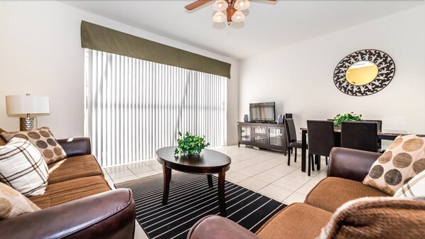 Televisión, reproductor de DVD y estéreo 