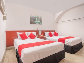 Chambre Standard double | Fer et planche à repasser, accès au Wi-Fi (inclus), literie fournie