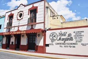Front of property - Hotel Margarita (Mérida)