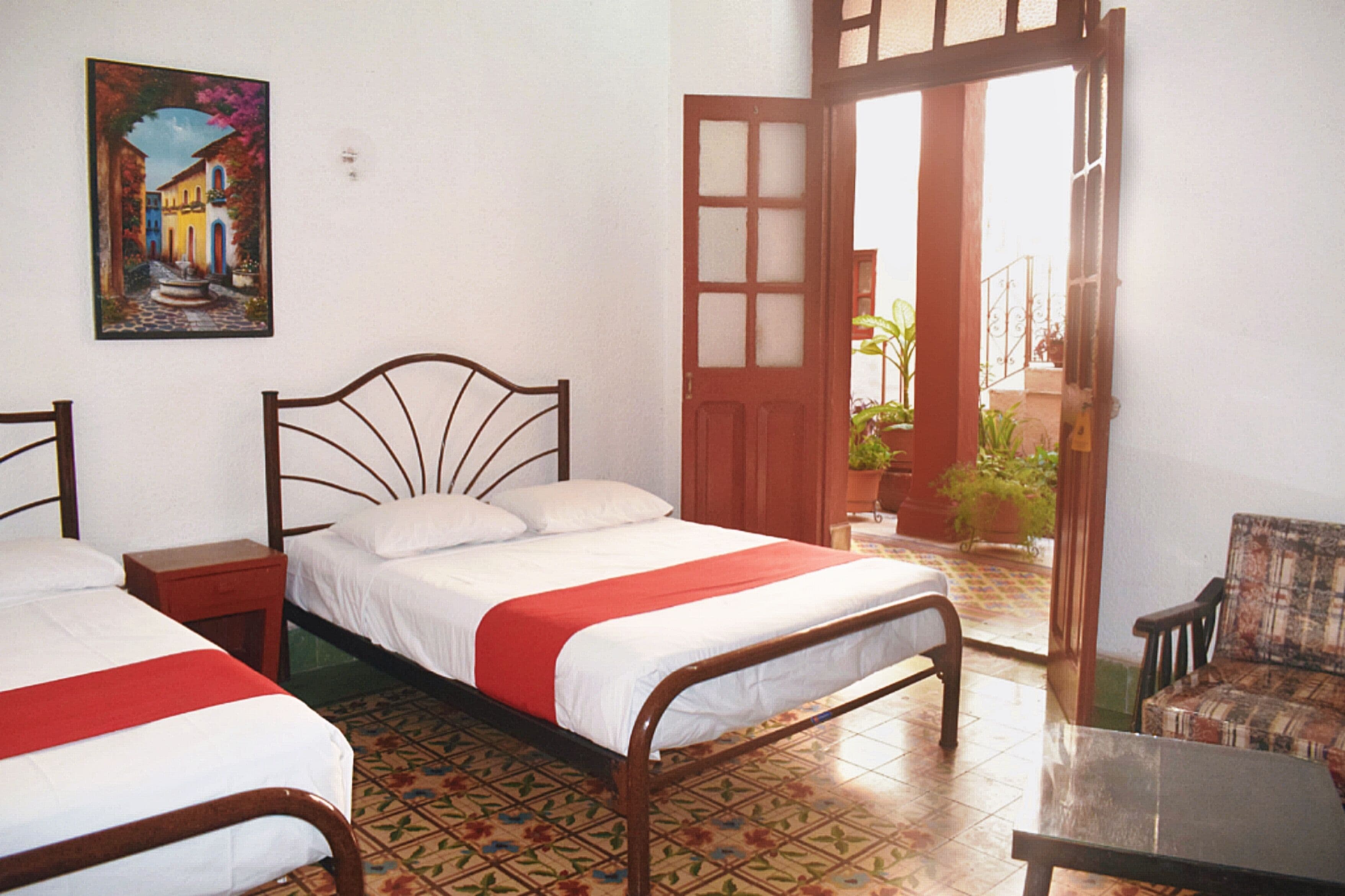 Habitación doble Deluxe | Tabla de planchar con plancha, wifi gratis y ropa de cama 