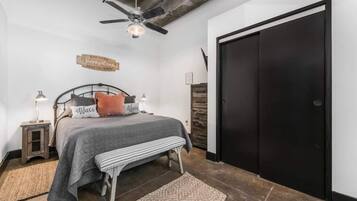 2 多间卧室、办公桌、熨斗/熨衣板、免费 WiFi