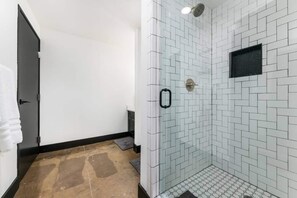 Hair dryer, towels - Behren's Loft - a downtown experience! (Waco)