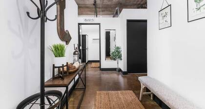 Behren's Loft - a downtown experience!