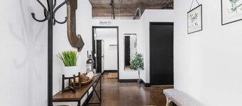 Behren's Loft - a downtown experience!