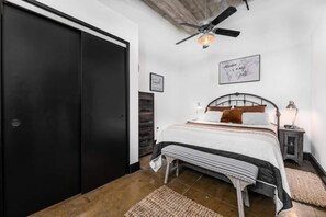2 bedrooms, desk, iron/ironing board, free WiFi