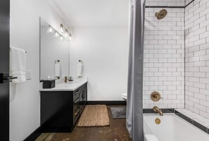 Hair dryer, towels - Behren's Loft - a downtown experience! (Waco)