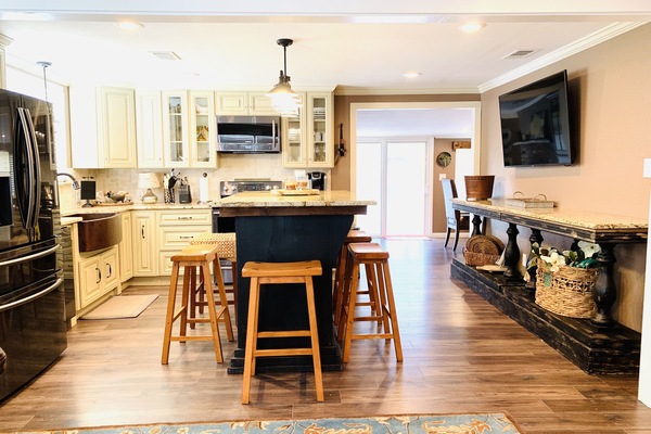 Frigorífic gran, microones, forn i placa de cuina