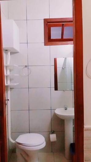 Shower, free toiletries, towels, soap - Pousada da Bia - Penha (Penha)