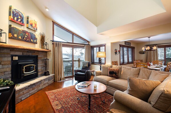 TV, fireplace