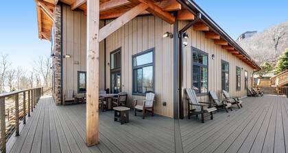 Lovely ski-in/out condo with gorgeous mountain views and shared tennis court