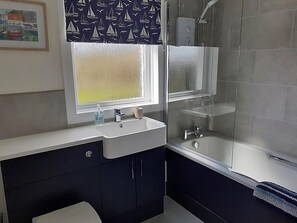 Ensemble douche/baignoire, serviettes fournies