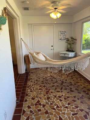 Interior - TRANQUIL COTTAGE 1 BLOCK FROM CLEARWATER BEACH (Clearwater Beach)