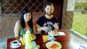 Desayuno continental todos los días (con cargo) 