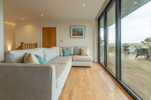 TV, fireplace, DVD player, stereo - This exceptional, timber framed eco-lodge boasts magnificent coastal views. (St Agnes)