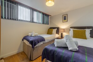 2 bedrooms, iron/ironing board, WiFi, bed sheets - A luxurious two-bedroom apartment in a converted, listed building. (Sea Lane)