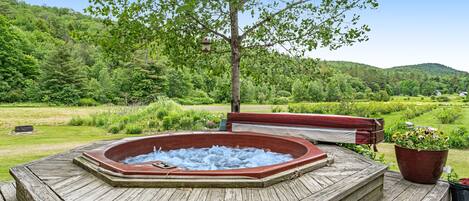 Bañera de hidromasaje al aire libre