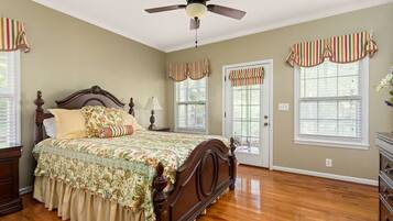 2 bedrooms, desk, iron/ironing board, WiFi