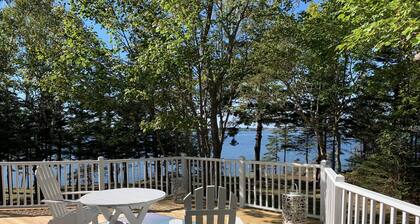 "Redcliff" - Waterfront Chalet style Cedar Log Cottage in Cavendish Resort Area