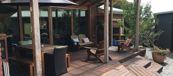 Jack's Shack - Spacious eco-friendly beach house. Great for families- sleeps 8.