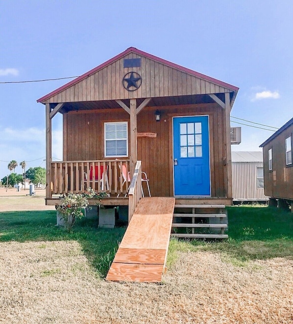Basic Cabin, 1 Bedroom (Fishin Mission) | 1 bedroom, individually decorated, individually furnished