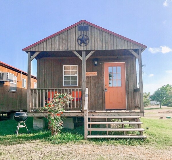 Basic Cabin, 1 Bedroom (Gone Coastal) - JJB Cabins (Matagorda)