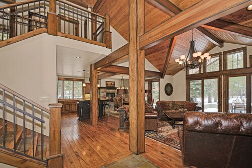 Beautiful Sunriver Lodge Home steps to the Deschutes